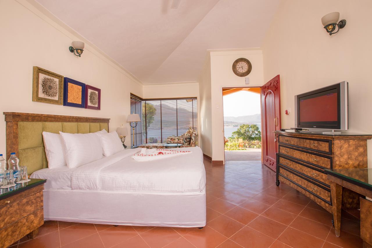 Residency Lake Resort & Spa Mulshi Bagian luar foto